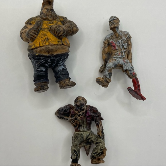 Set of 7 Miniature Zombie Figures - Picture 8 of 11